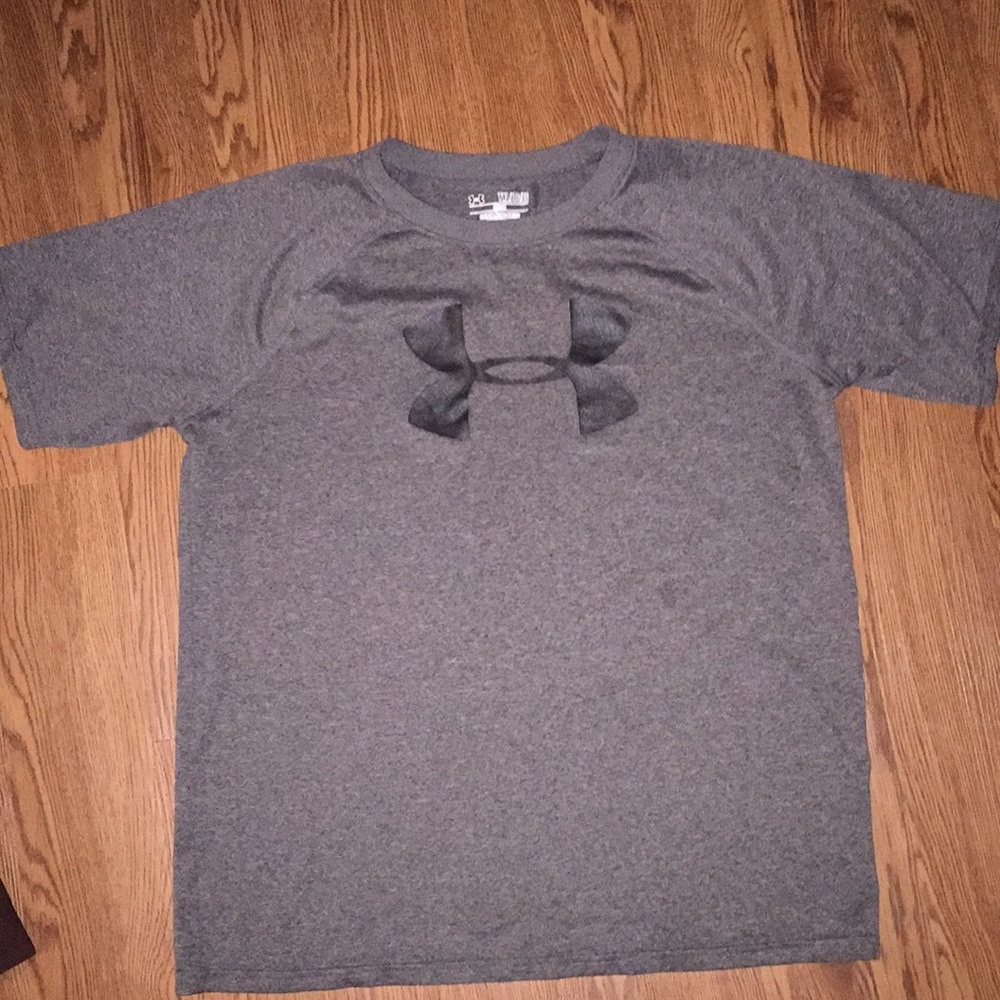 YXL Under Armour grey t-shirt